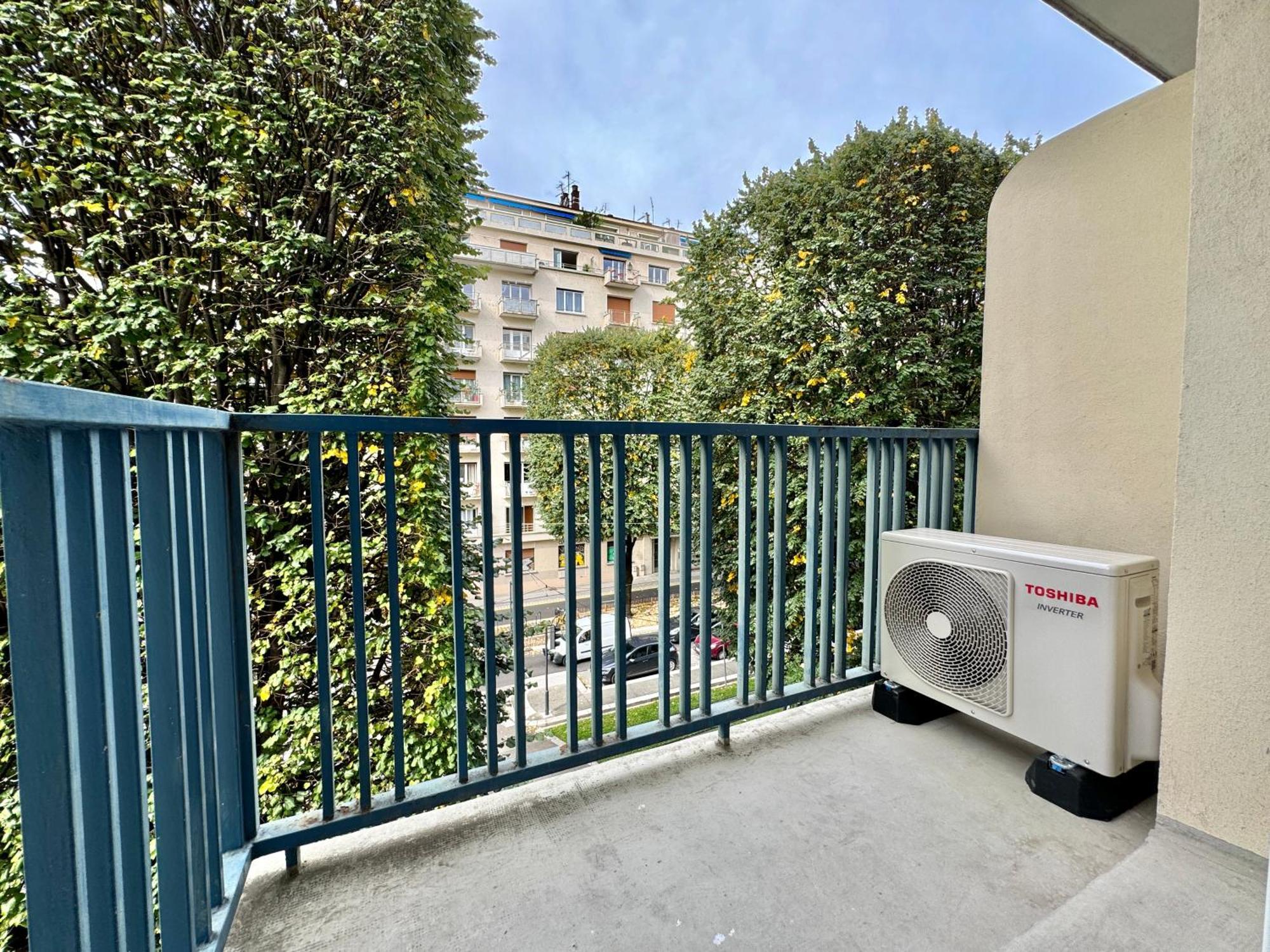 Le City Centre-Ville Trams Grenoble Exterior photo